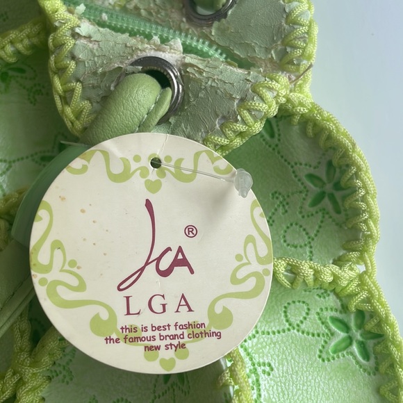 LGA green flower print shoulder bag perfect to fit your necessities! - Picture 2 of 10